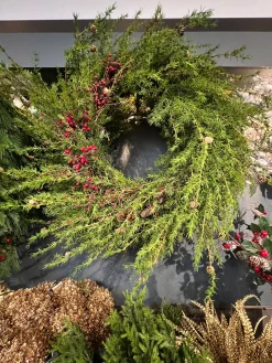 Clearance Christmas Land 50″ (127Cm) Green Spray And Red Berry Christmas Wreath