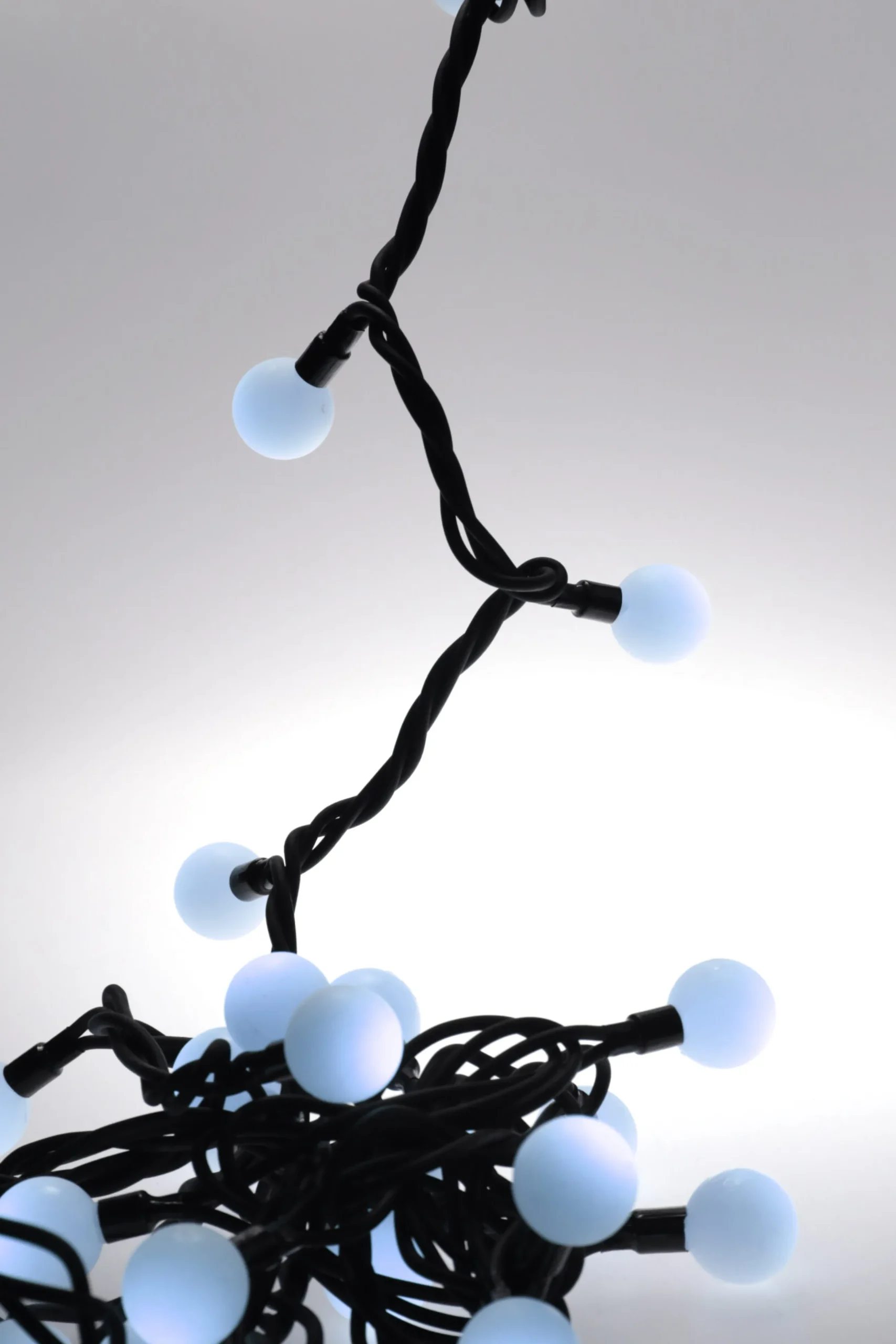 Online Christmas Land 50 Extendable Outdoor Xp Led Ice-White Berry Christmas Lights