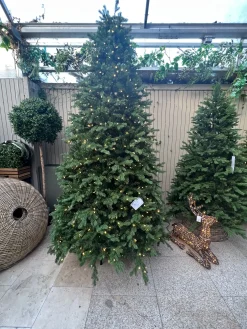 New Christmas Land 10Ft Feel Real Bosworth Spruce Artificial Christmas Tree Pre-Lit