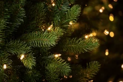 New Christmas Land 9Ft Feel Real Newberry Spruce Pre-Lit Artificial Christmas Tree