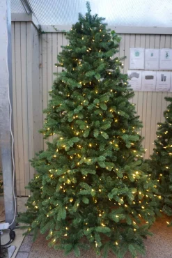 Best Christmas Land 7.5Ft Feel Real Newberry Spruce Pre-Lit Artificial Christmas Tree